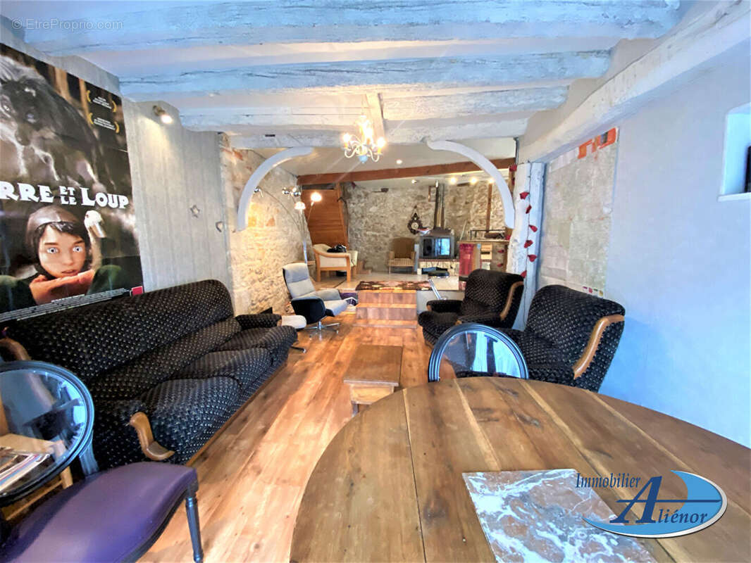 Maison à SAINT-PARDOUX-LA-RIVIERE