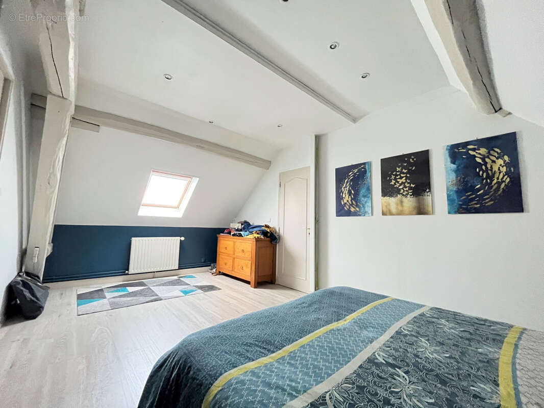 Maison à TREMBLAY-LES-VILLAGES