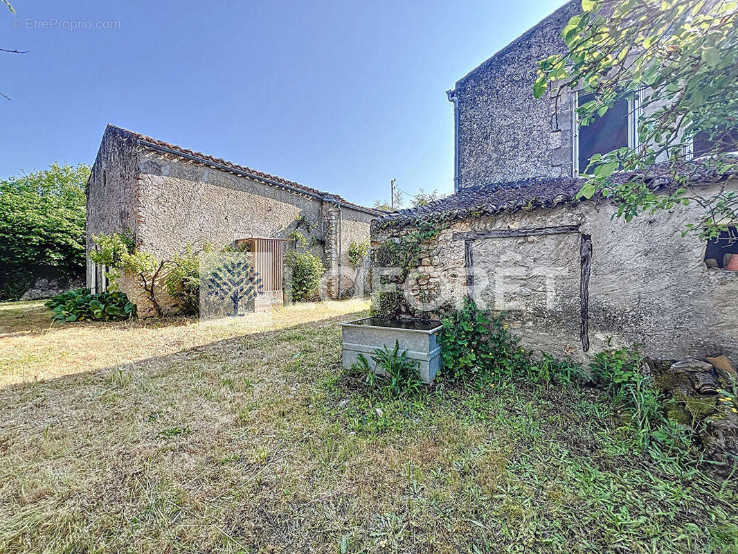 Maison à SAINT-LOUP-LAMAIRE