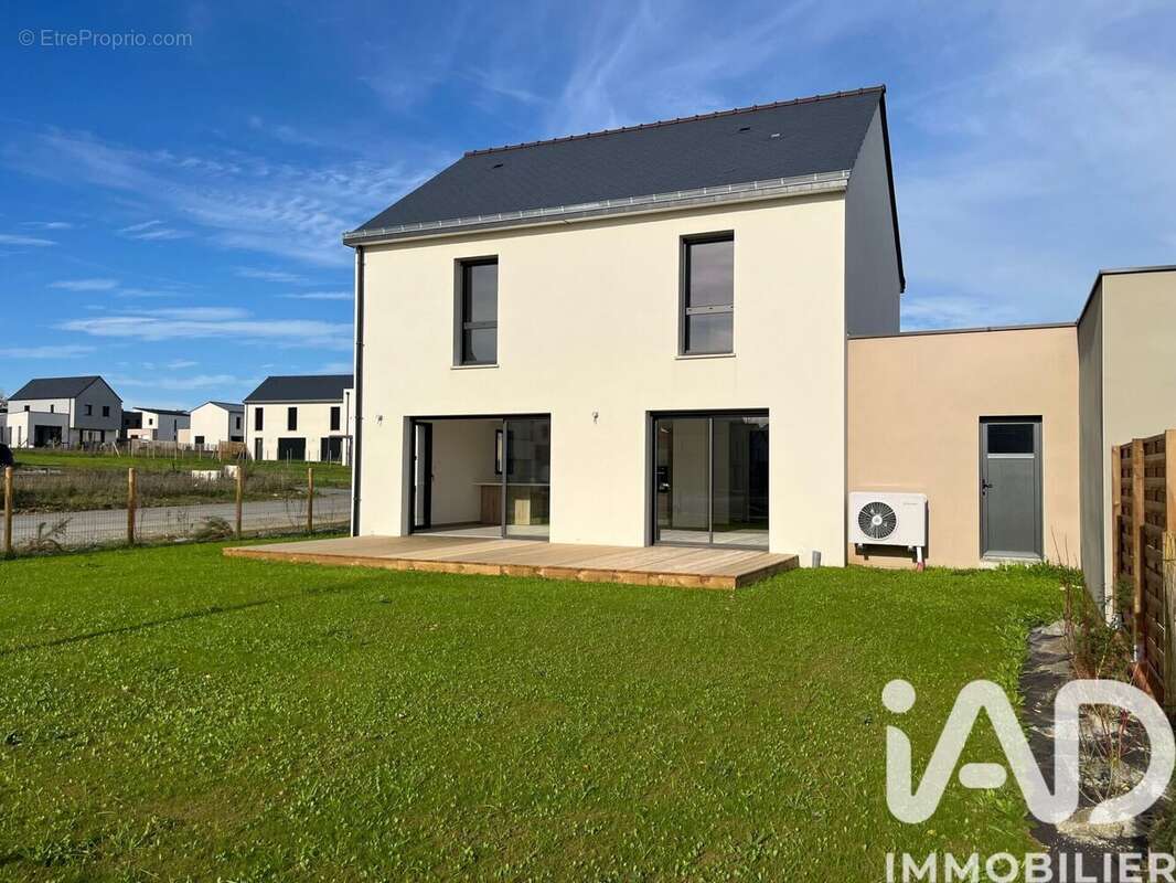 Photo 2 - Maison à LA CHAPELLE-DES-FOUGERETZ