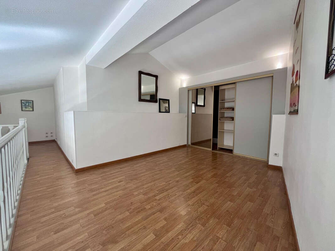 Grand T3/4 en duplex en dernier étage - photo 8
