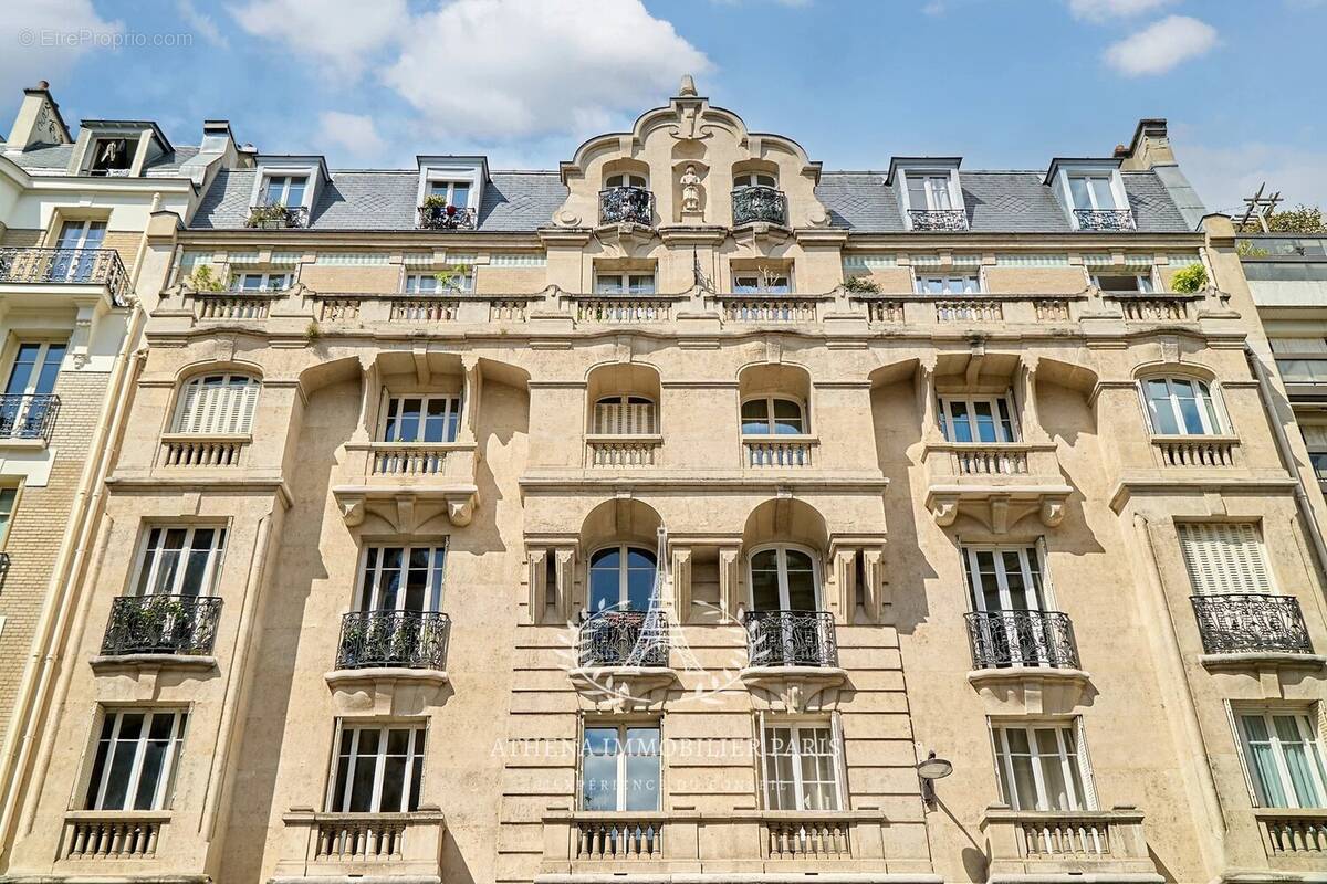 Appartement à PARIS-16E
