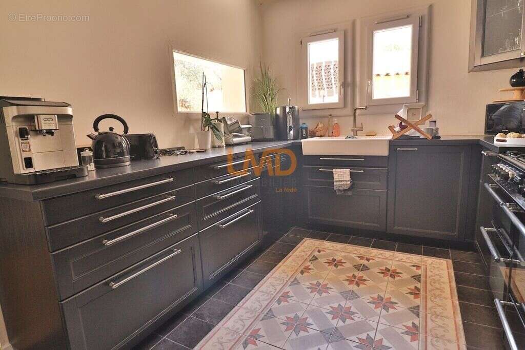 Saint Maximin: maison T5 + studio + dépendance - photo 10