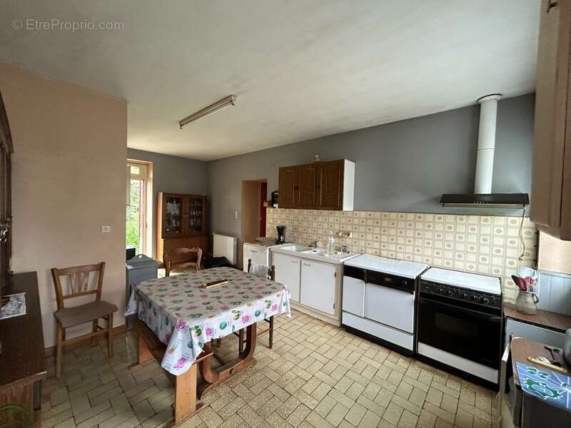 Maison à LUSSAC-LES-EGLISES