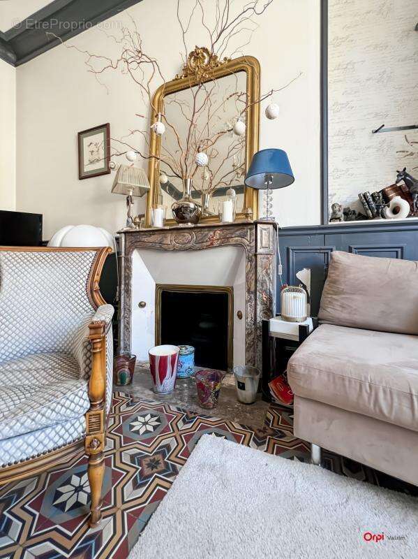 Coup de cœur au centre historique de Beaugency : Maison de ville rénovée avec charme et extérieur - photo 11