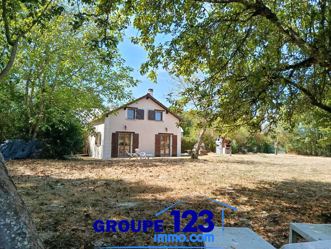 Maison sur terrain clos et boisé de presque 3000 m2. - photo 13