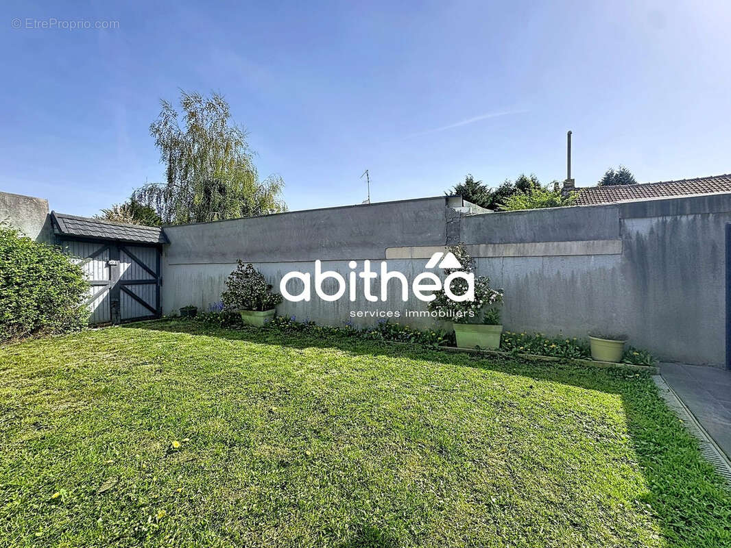 Maison à COURRIERES