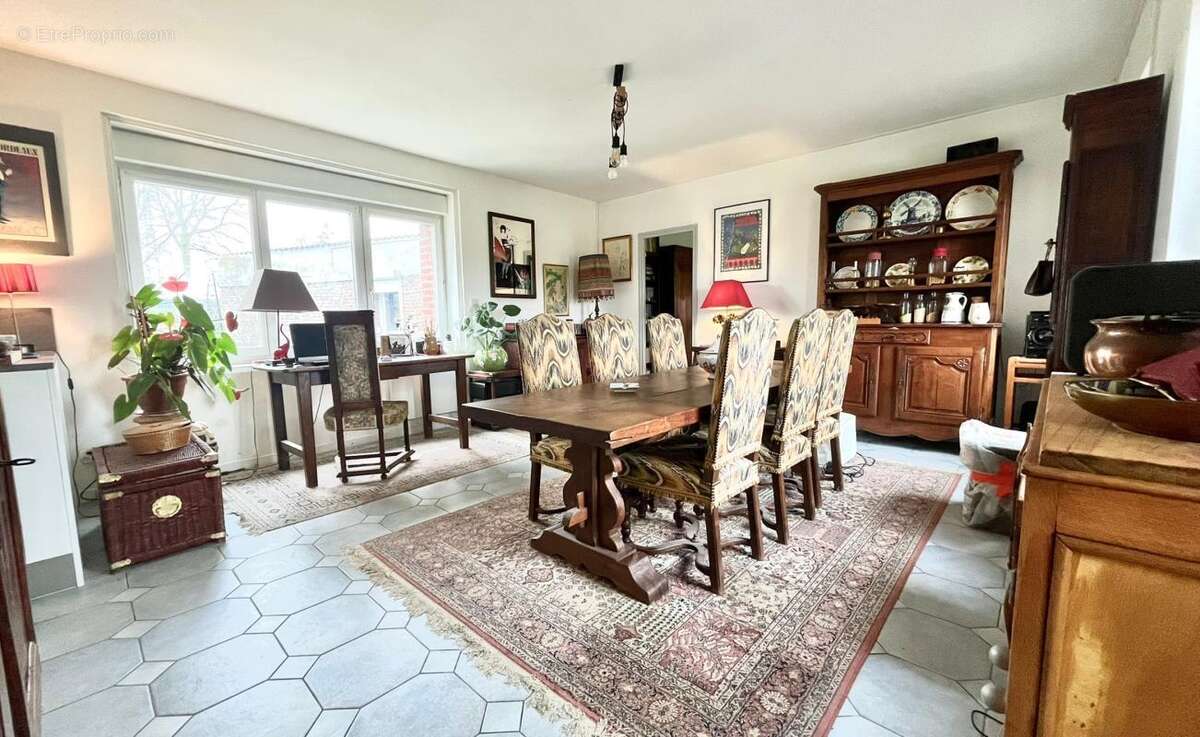 Maison individuelle avec garage, jardin et dépendance - photo 4