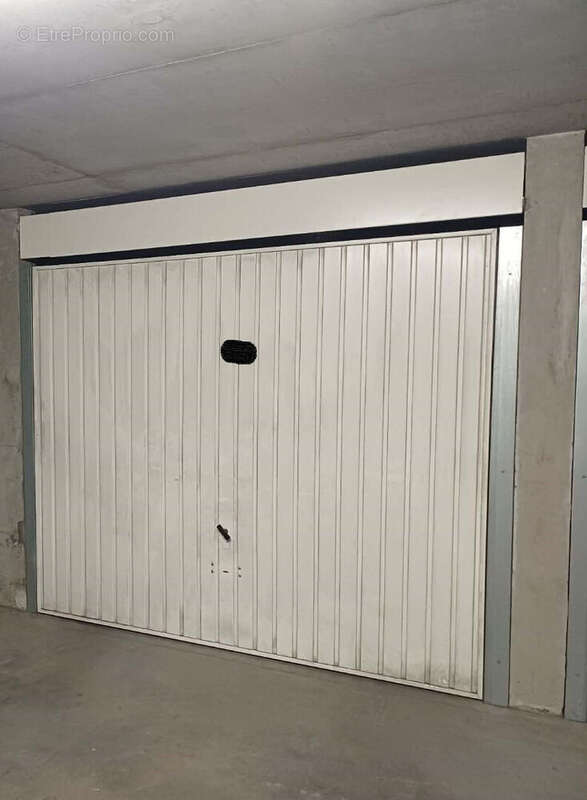 Parking à LYON-8E