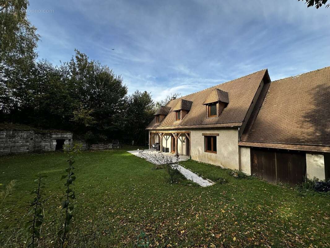 Maison à SAINT-CYR-LA-CAMPAGNE
