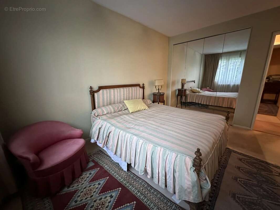 Maison à LE MESNIL-SAINT-DENIS