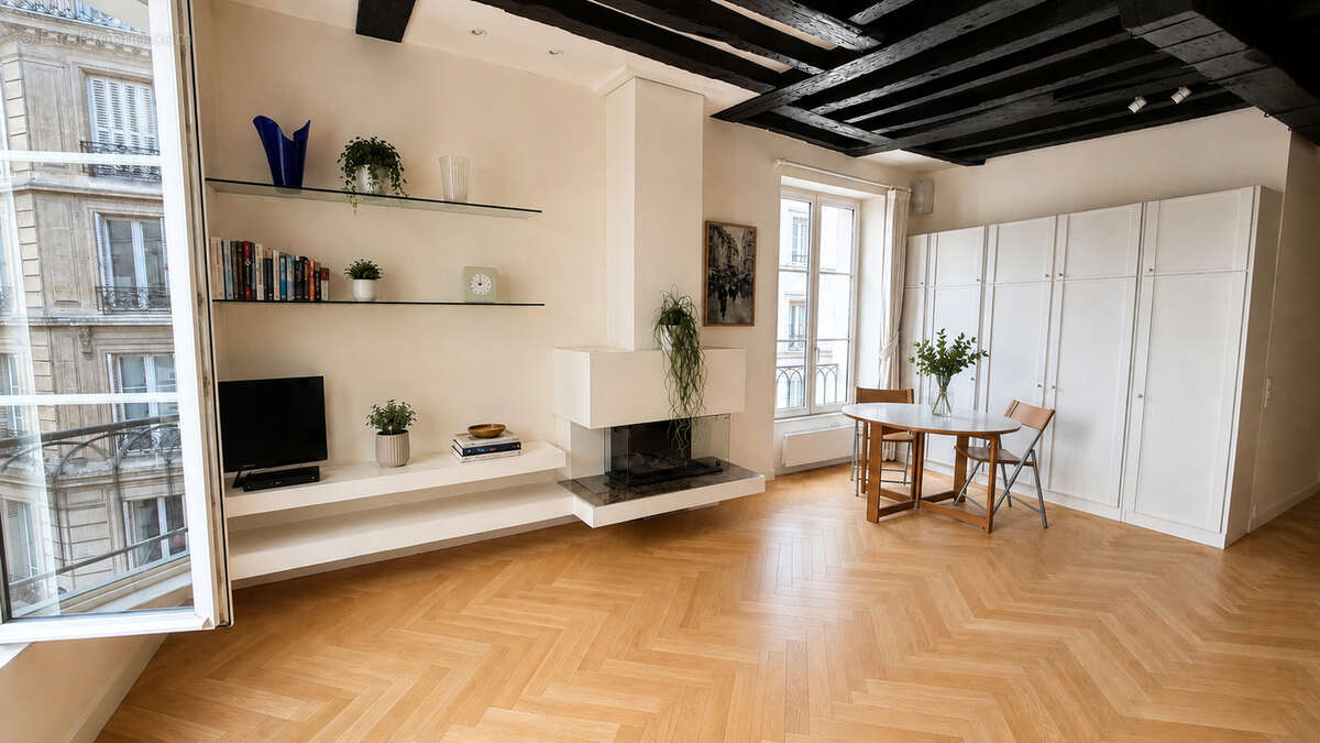 Appartement à PARIS-1E