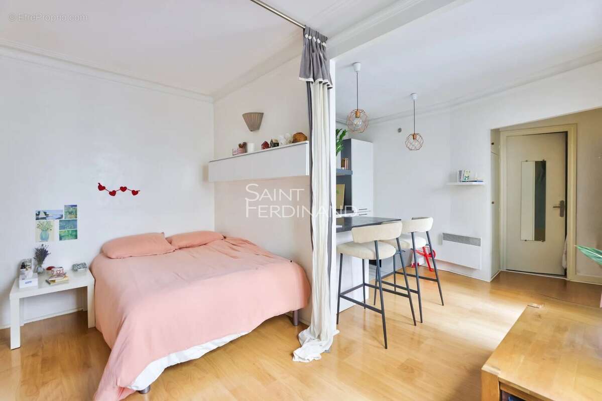Appartement à PARIS-17E