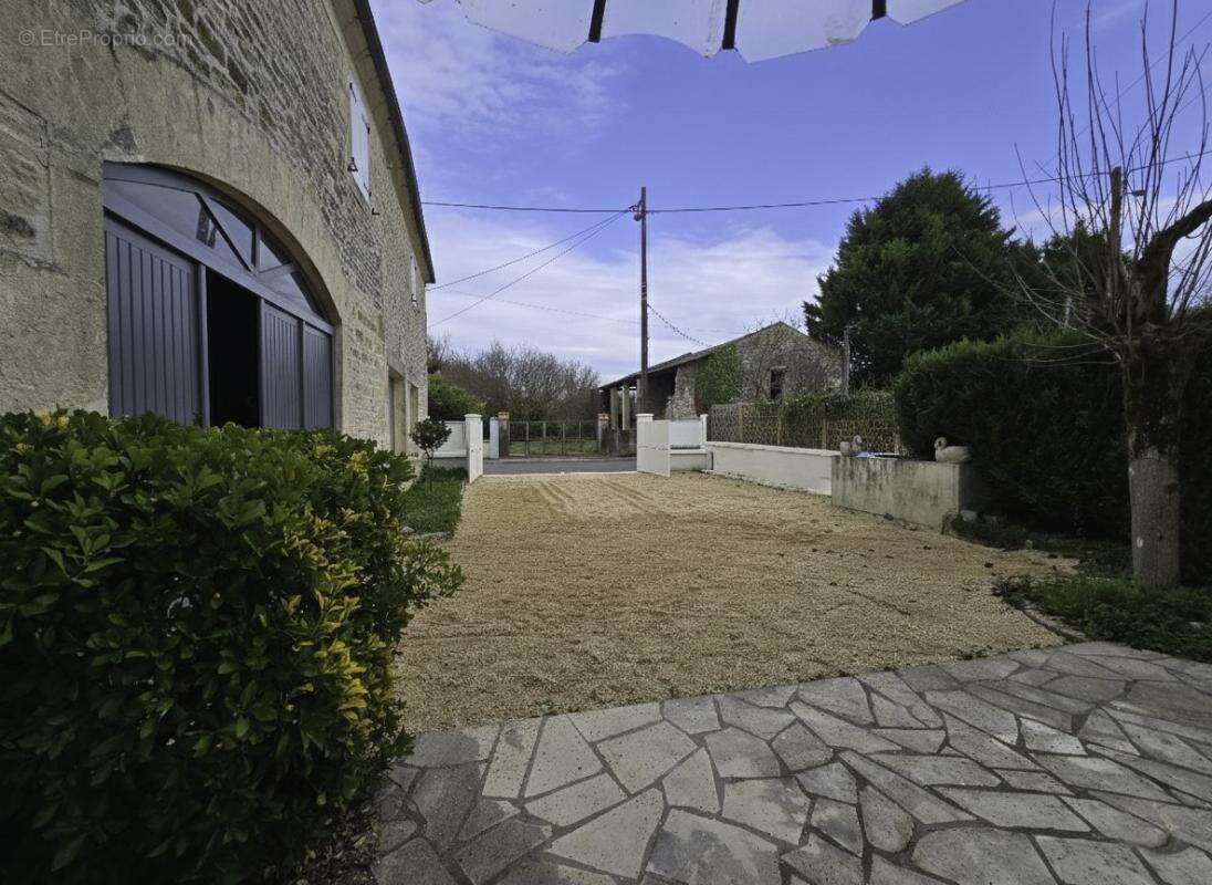 Maison à AUTHON-EBEON