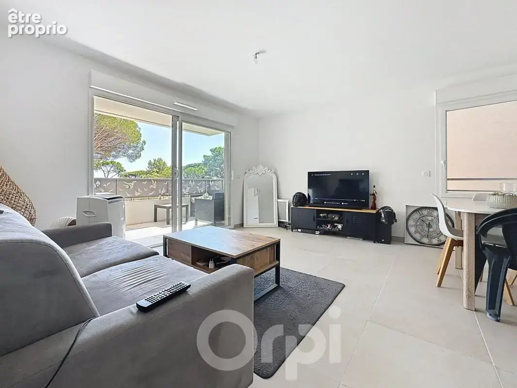 À VENDRE — Idéal investisseur : Grand studio récent de 37,5 m² avec extérieur et parking (Fréjus - Secteur Caïs) - photo 5