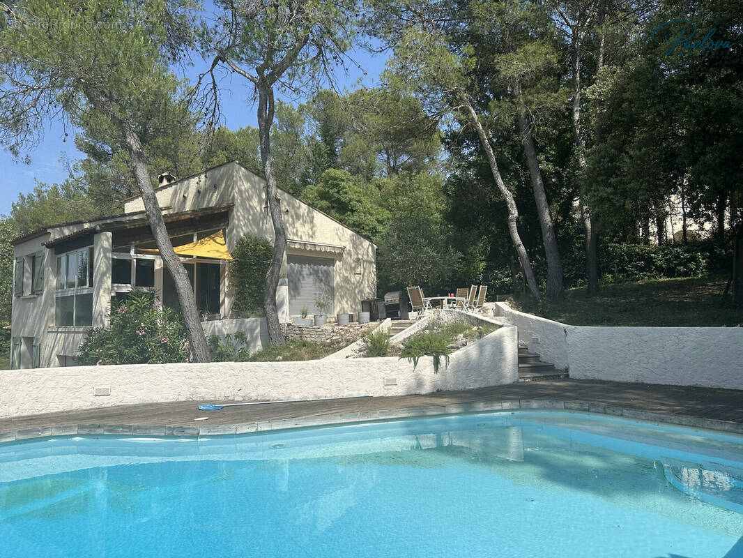 Maison à SAINT-CLEMENT-DE-RIVIERE