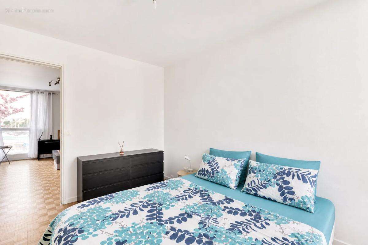 Appartement à VILLENEUVE-LA-GARENNE