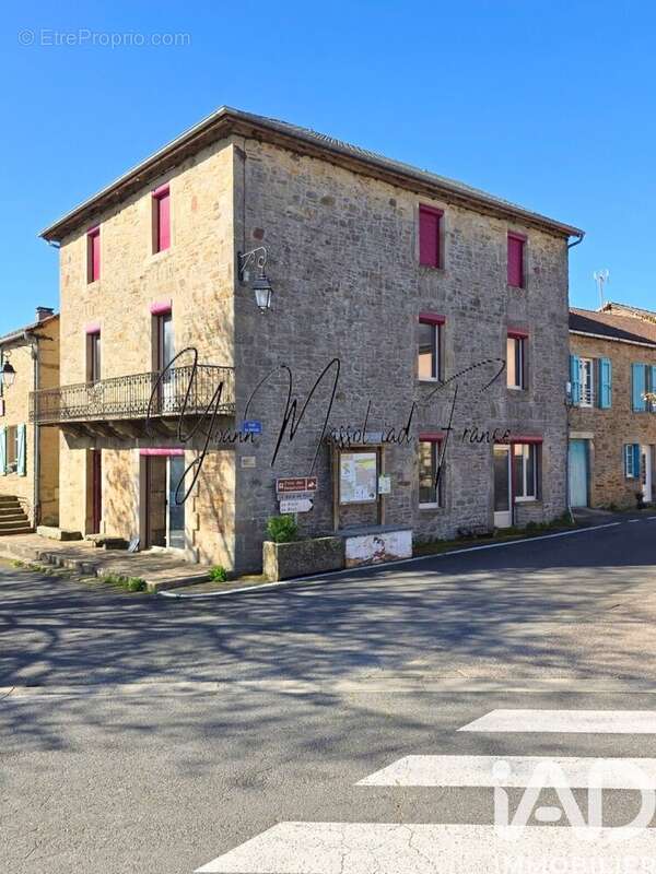 Maison 113 m² à Montclar  - photo 2