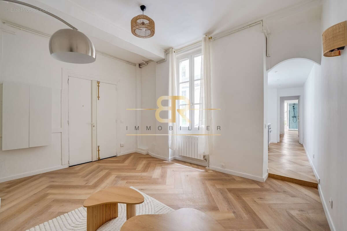 Appartement à PARIS-10E