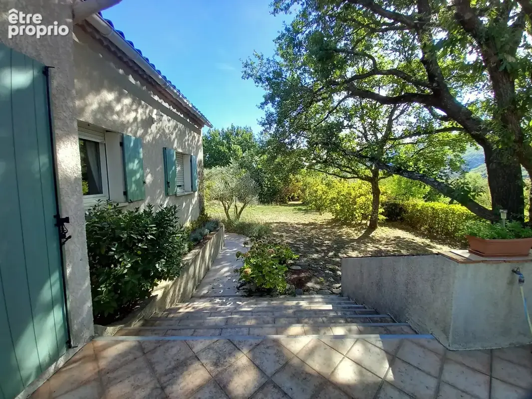 Superbe villa plain pied avec piscine sur 4000M2 arborés. - photo 14