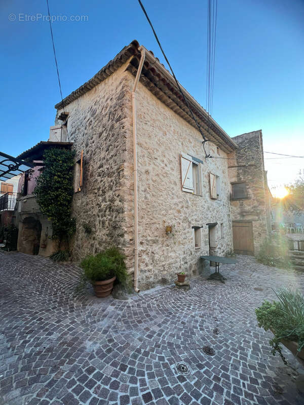Maison à SAINT-ANTONIN-DU-VAR