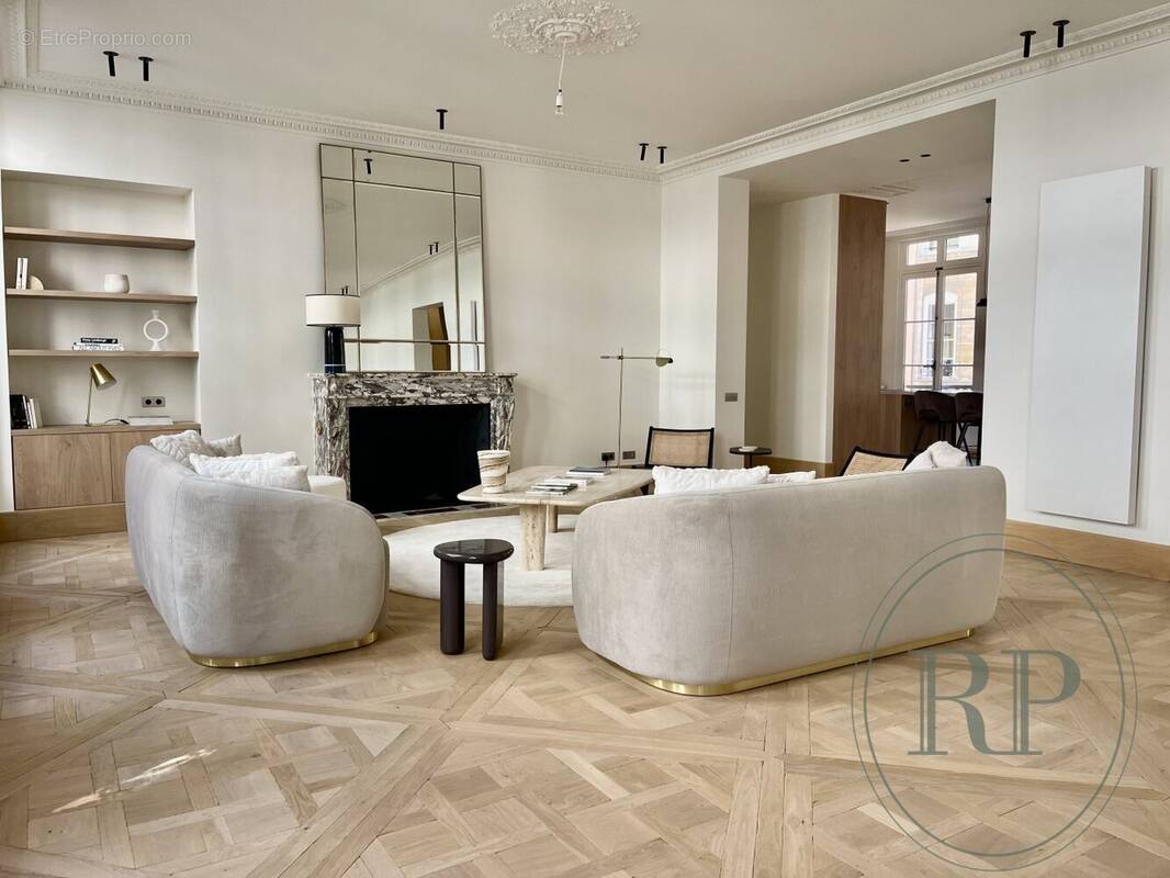 Appartement à PARIS-7E