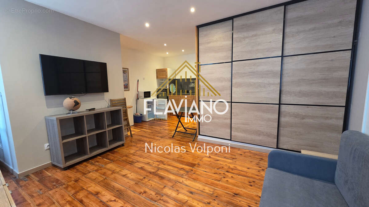 Local Commercial et appartement - photo 5