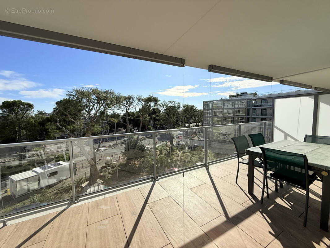 Appartement à SAINT-LAURENT-DU-VAR