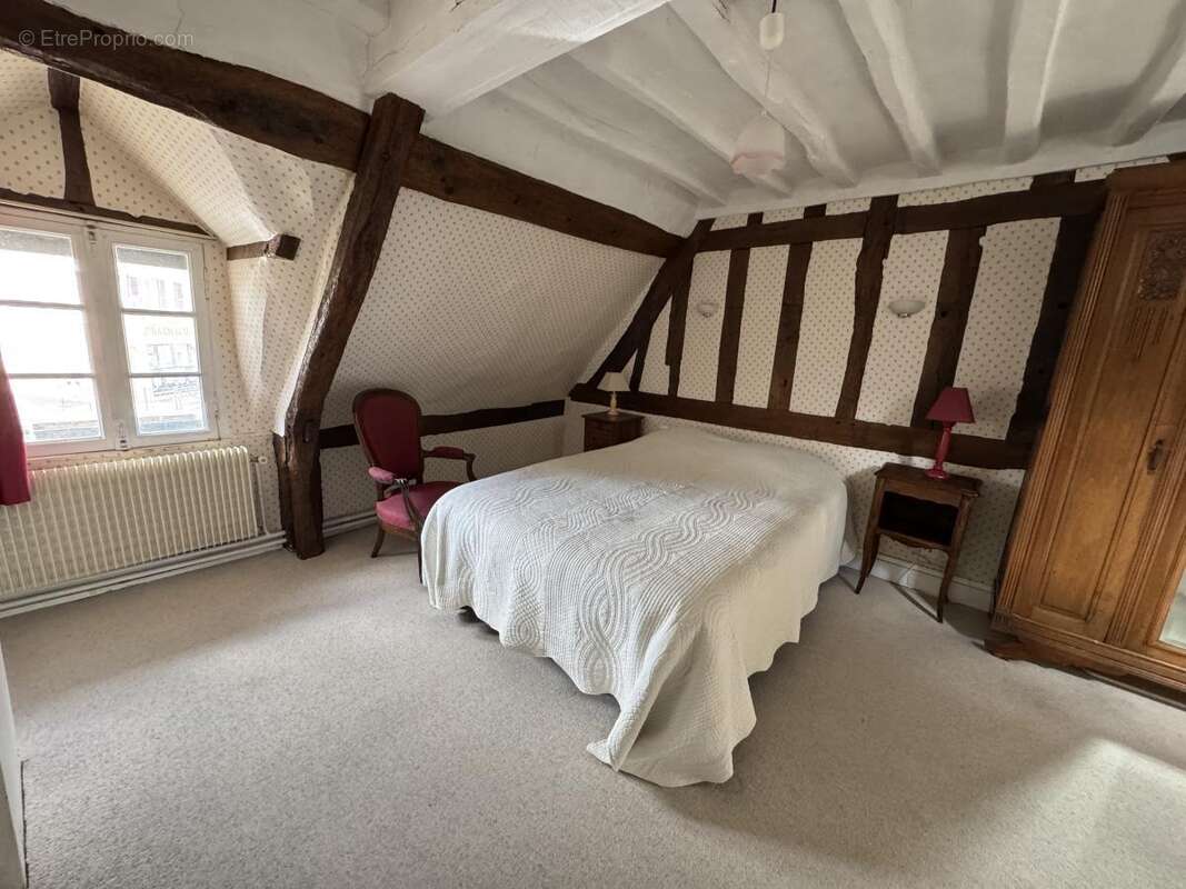 Maison 150 m² à Saint-Julien-Le-Faucon  - photo 9