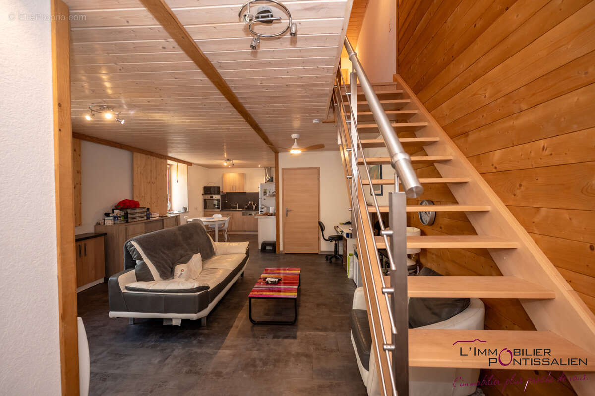 Maison de caractere offrant de beaux volumes - photo 35