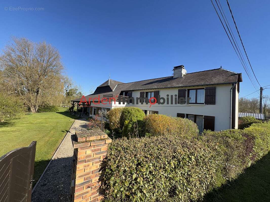 Maison à JUSTINE-HERBIGNY
