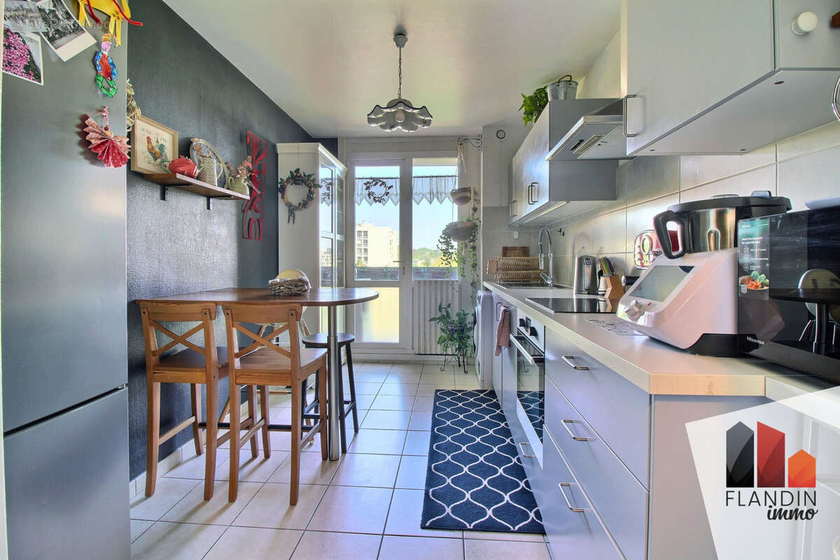 Appartement à SAINT-GENIS-LAVAL