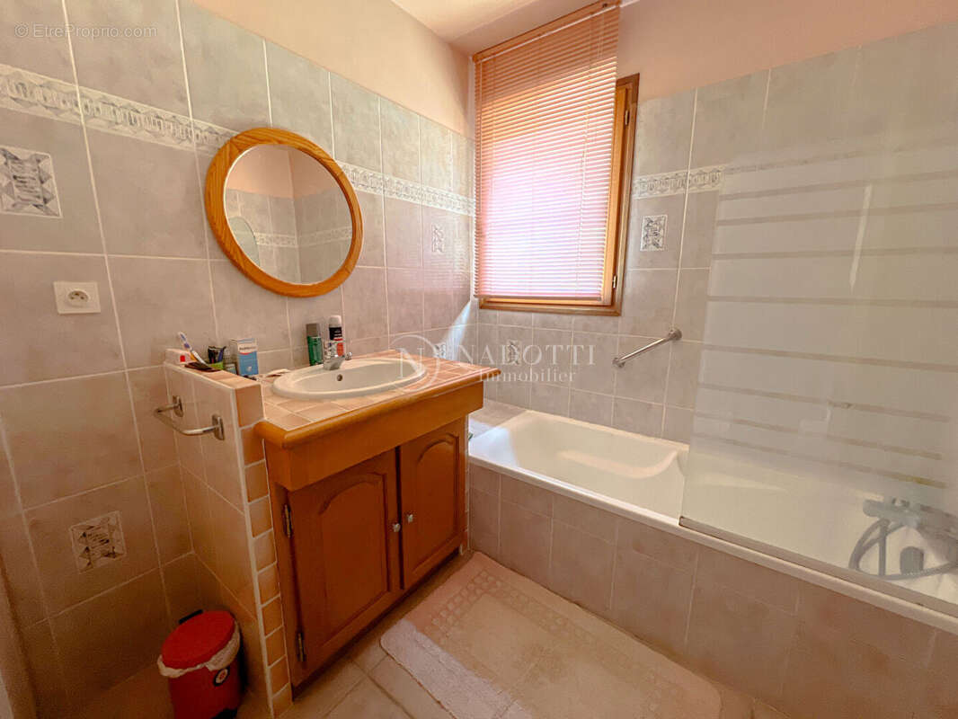 Maison Saint Pantaleon 5 pièce(s) 140 m2 - photo 14