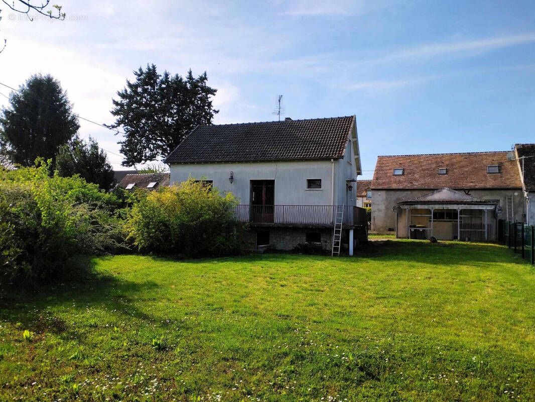 Maison à CHATENAY-SUR-SEINE