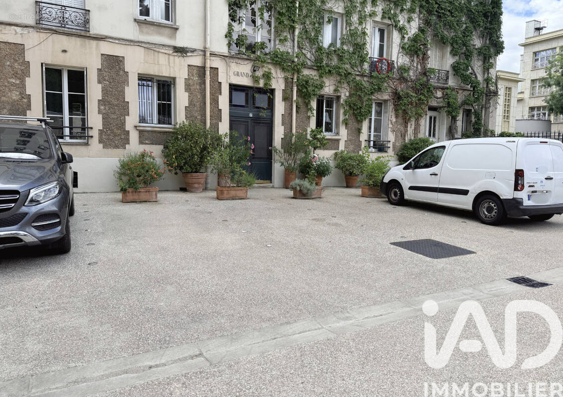 Photo 1 - Parking à PARIS-10E