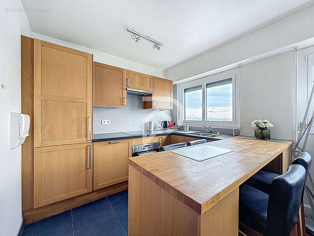 Appartement à COURBEVOIE