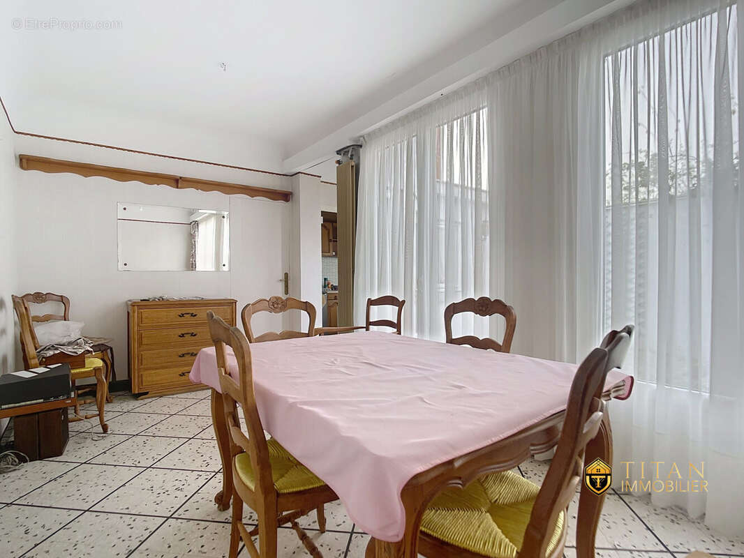  Maison mitoyenne de 100 m² avec un extérieur à Dunkerque (59430)