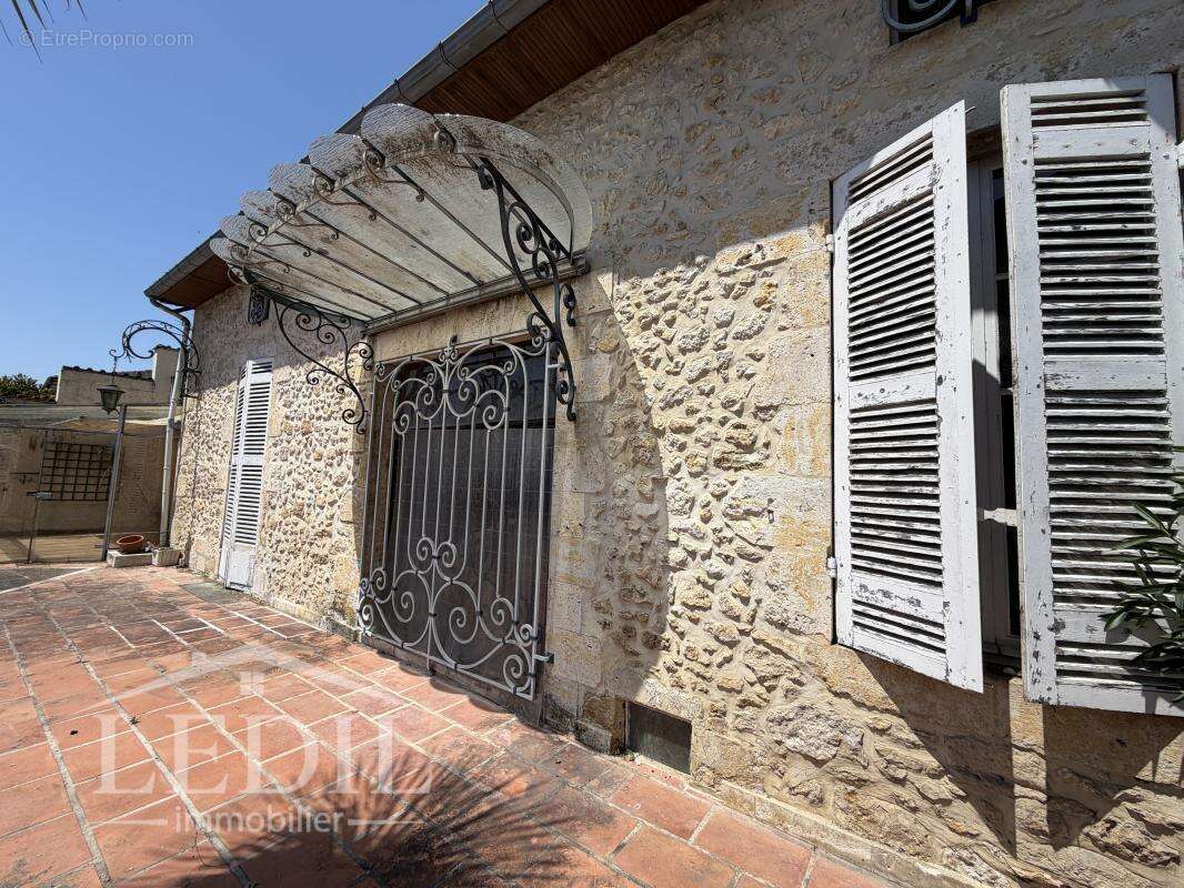 Belle demeure en ville av jardin, piscine, garage - photo 2