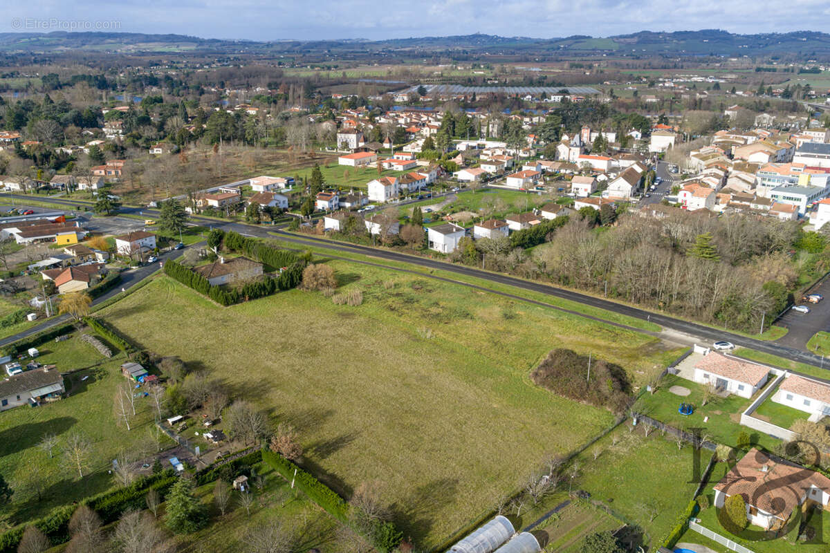 Terrain à SAINTE-LIVRADE-SUR-LOT