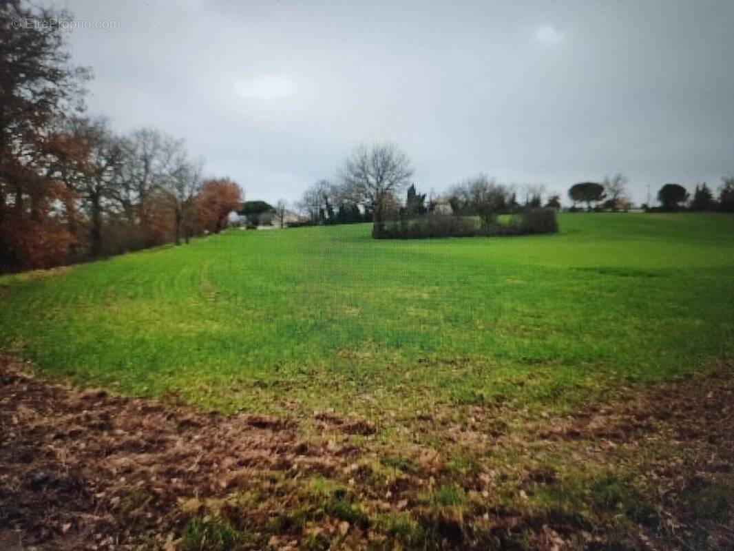 Terrain à GRATENS