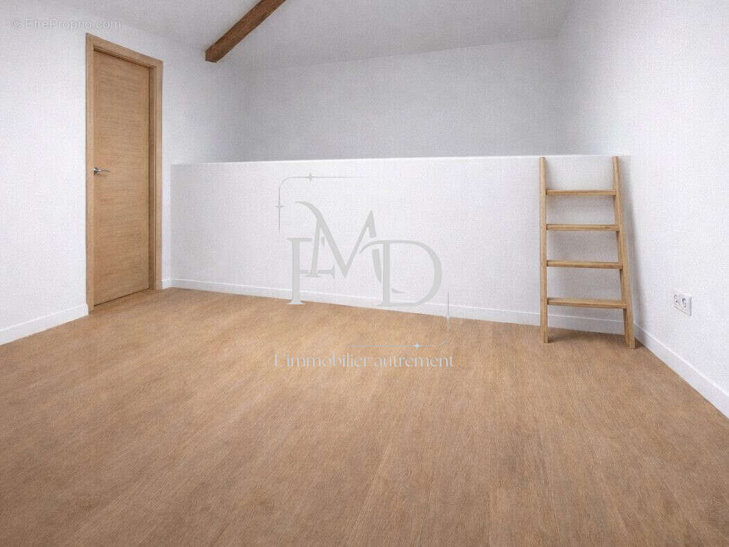 Chambre avec estrade - Appartement à CHARMES