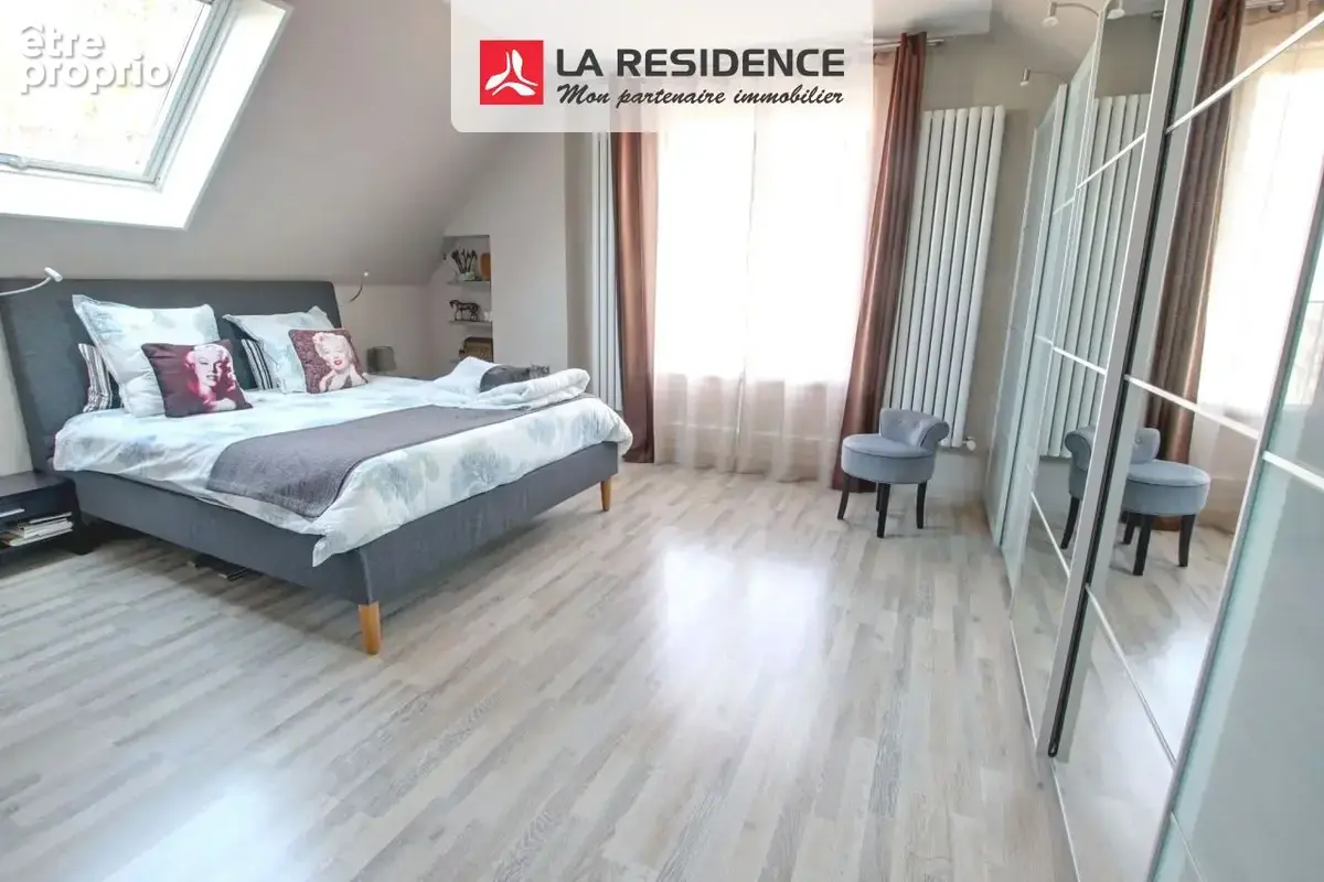 Maison 6 pièces 135 m² à vendre à Le Mesnil-Saint-Denis (78320) - photo 5