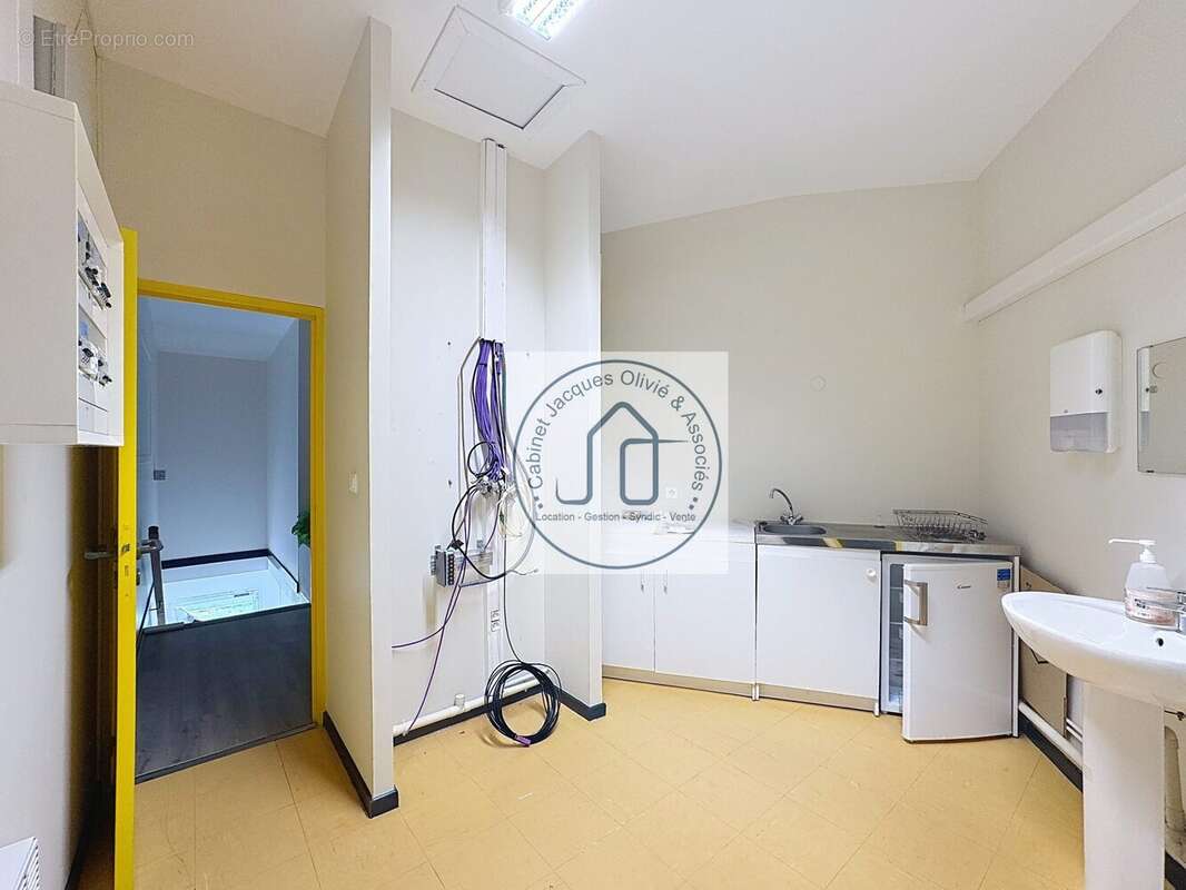Commerce 450 m² à Fontenilles  - photo 8