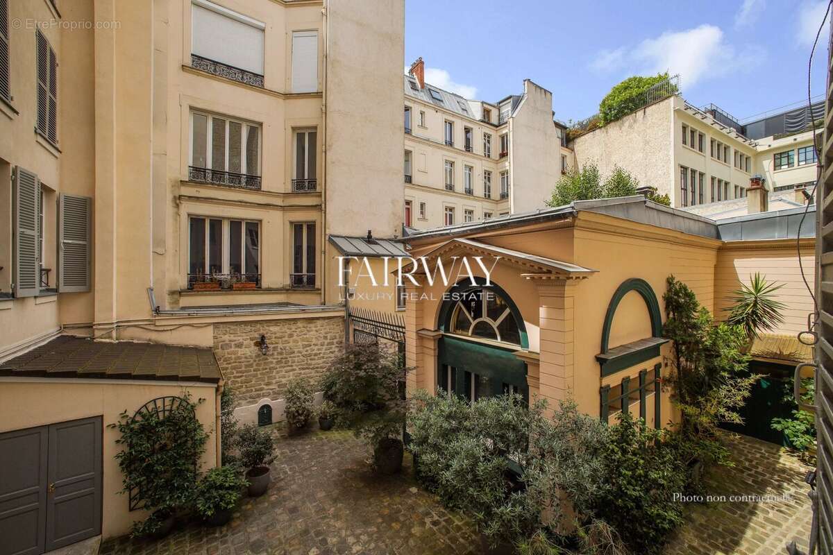 Appartement à PARIS-8E