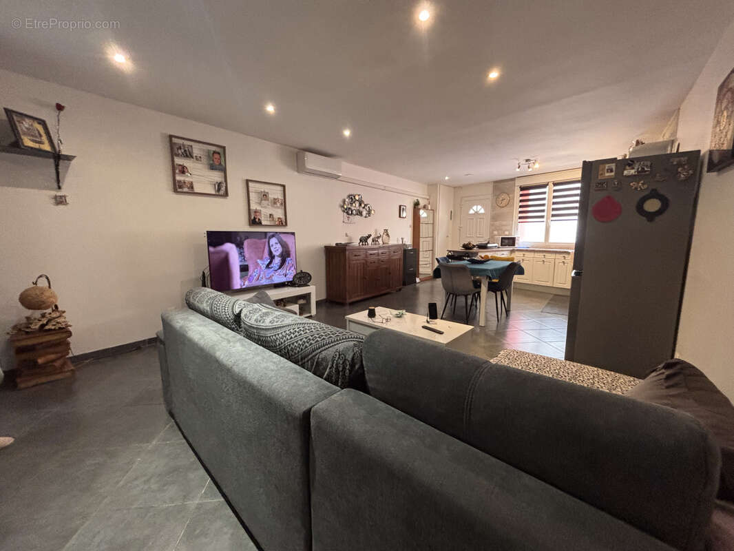 Maison à SAINT-LAURENT-DE-LA-SALANQUE