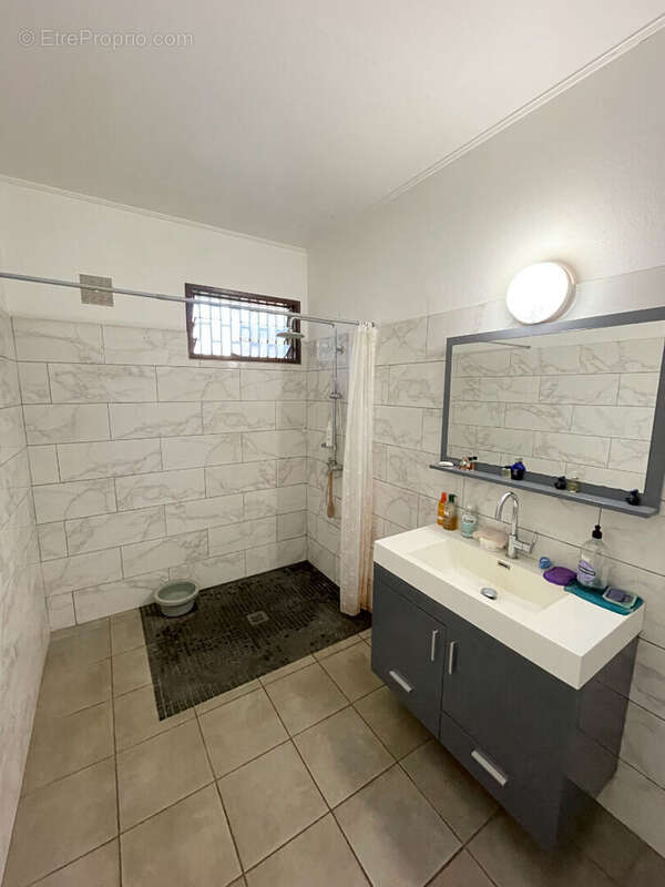 Maison 71 m² à Saint-Leu  - photo 5