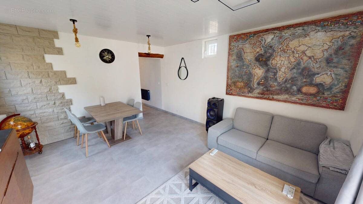 Maison à VILLAMBLAIN