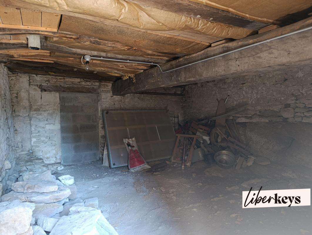 Maison en pierre -124 m² habitables - cour - terrasse - caves - 2/3 chambres - campagne - photo 23