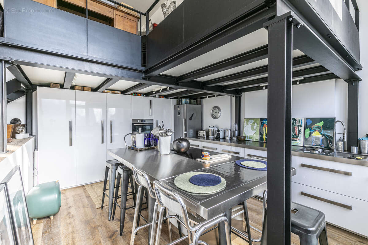 Appartement à COURBEVOIE