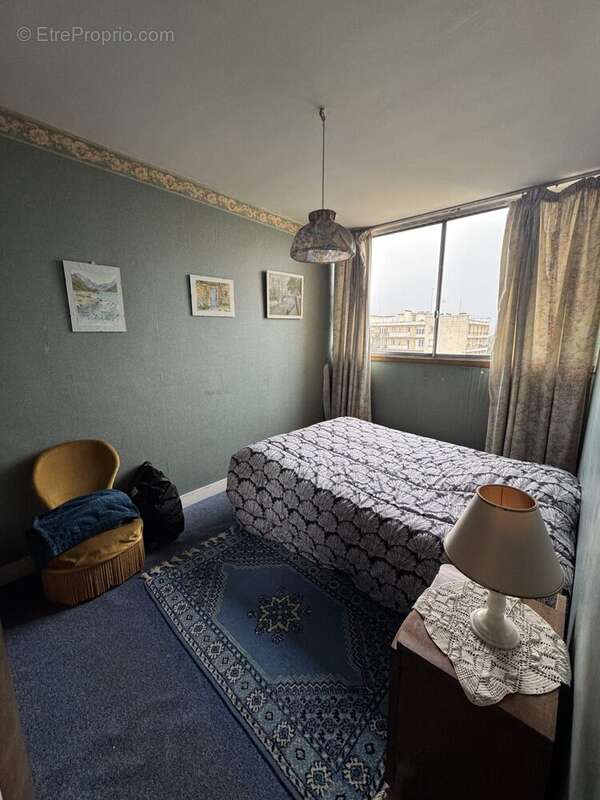 Chambre  - Appartement à SAVIGNY-SUR-ORGE